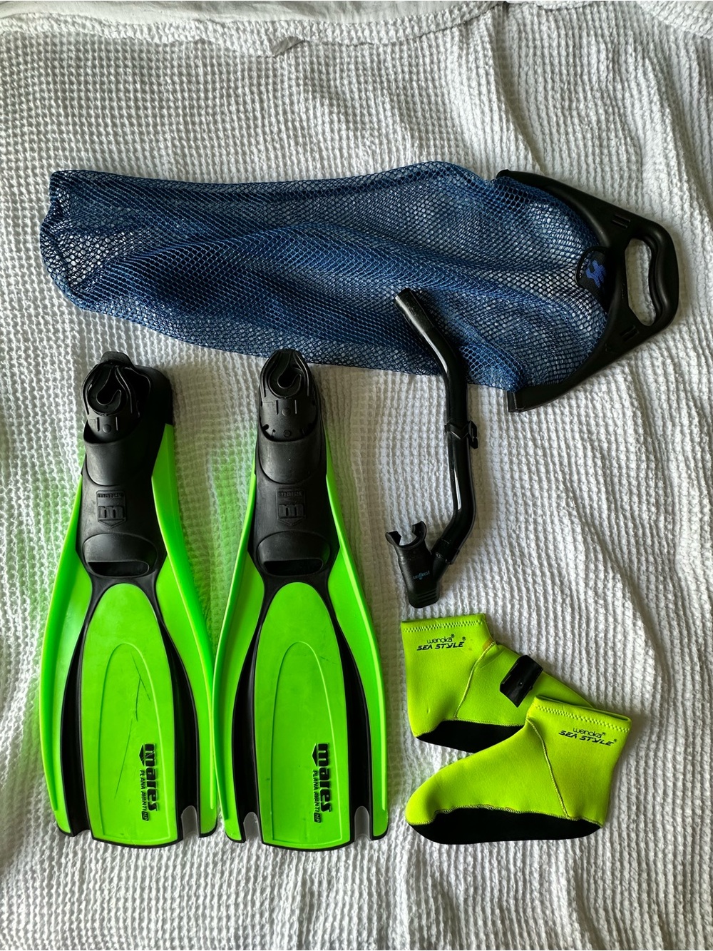 Mares Scuba Snorkel Gear Set Fins Snorkel Mesh Bag Water Socks Size 44-45
